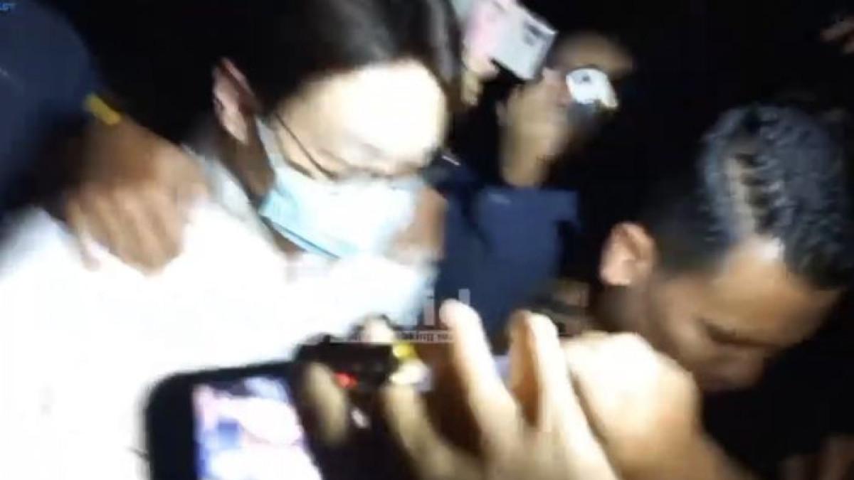 Momen Richard Lee digiring petugas menuju sel tahanan Polda Metro Jaya, Jumat (6/3/2026).