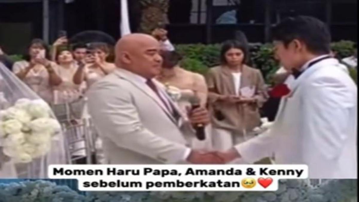 PEMBERKATAN PERNIKAHAN - Tangkapan layar Instagram. Momen pemberkatan Amanda Manopo dan Kenny Austin