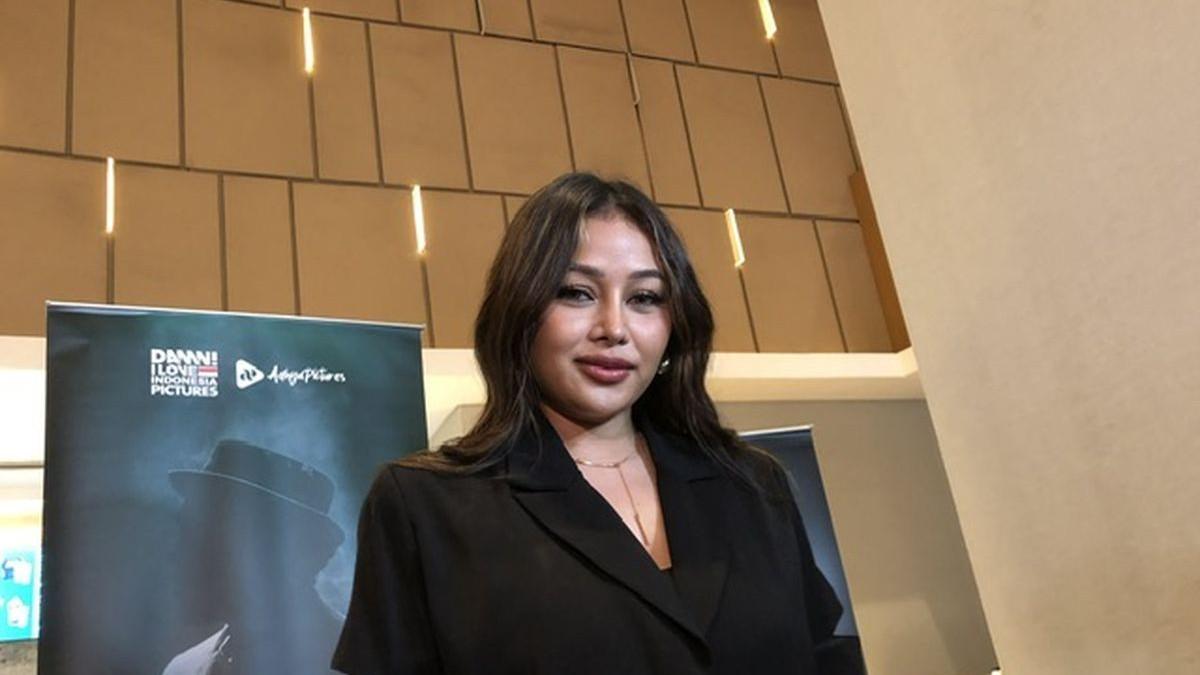 SOSOK ARTIS - Mutia Ayu di daerah Epicentrum, Kuningan, Jakarta Selatan, Rabu (24/1/2024).