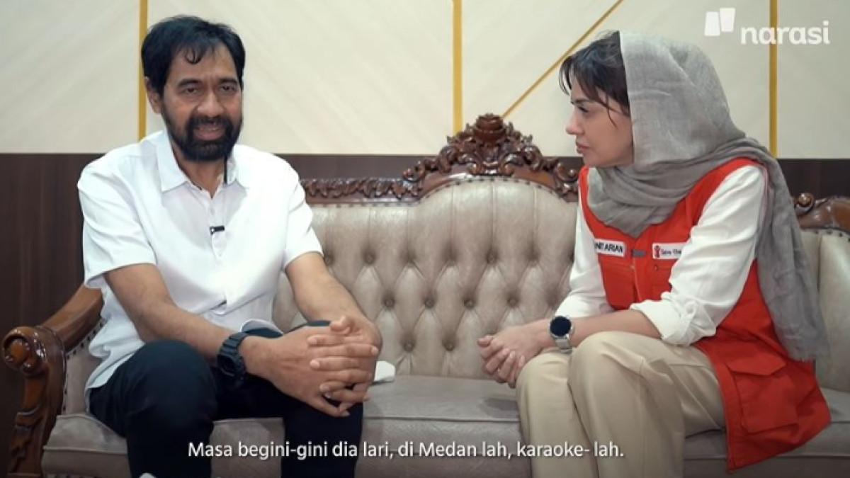 GUBERNUR ACEH - Muzakir Manaf alias Mualem menceritakan tingkah kepala daerah saat Aceh dilanda banjir. Ia menyebut ada yang kabur ke Medan, bahkan karaoke.