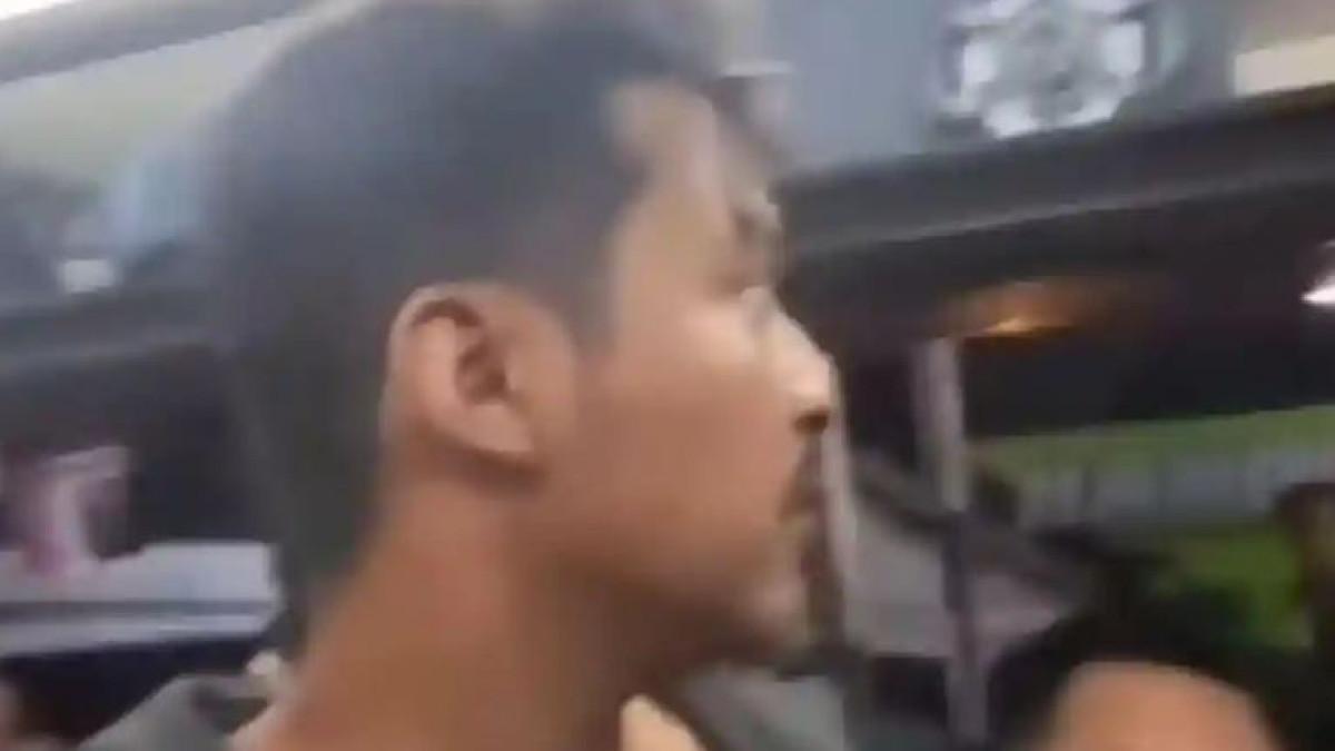 NGAKU NABI - Tangkapan layar video viral seorang pria diduga ODGJ mengaku nabi di Terminal Purabaya-Bungurasih, Sidoarjo, Jumat (14/11/2025).