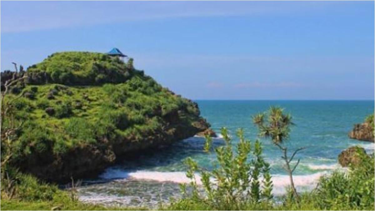 WISATA PANTAI - Pantai Nglimun yang menjadi private beach di Gunung Kidul, Yogyakarta.