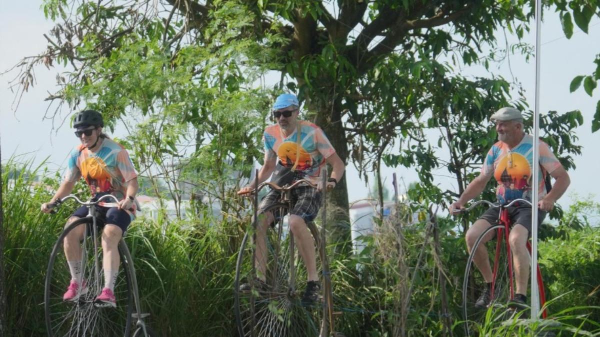 KABAR KLATEN - Para goweser dari mancanegara meramaikan International Veteran Cycle Association Rally di Klaten.