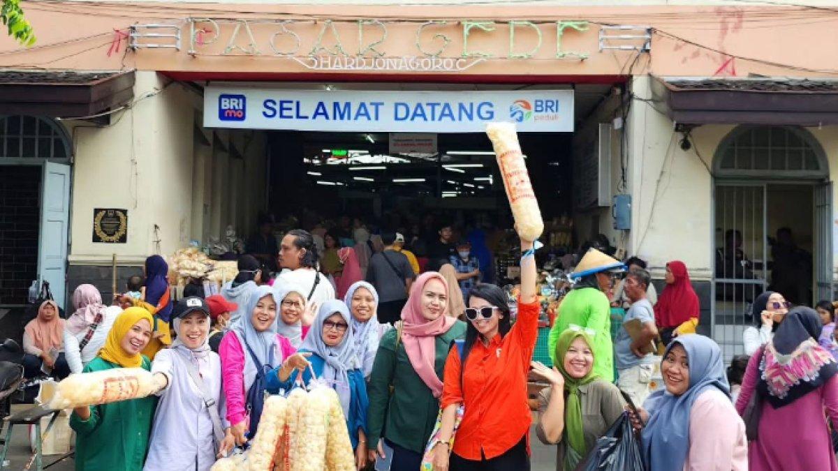 REKOMENDASI TEMPAT BELANJA: Pasar Gede