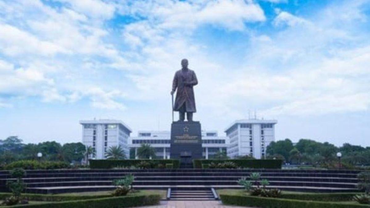 WAKIL PANGLIMA TNI - Patung Panglima Besar TNI Soerdirman di Markas Besar TNI, Cilangkap, Jakarta Timur. Presiden Prabowo Subianto dijadwalkan akan melantik Wakil Panglima TNI hari Minggu (10/8/2025).