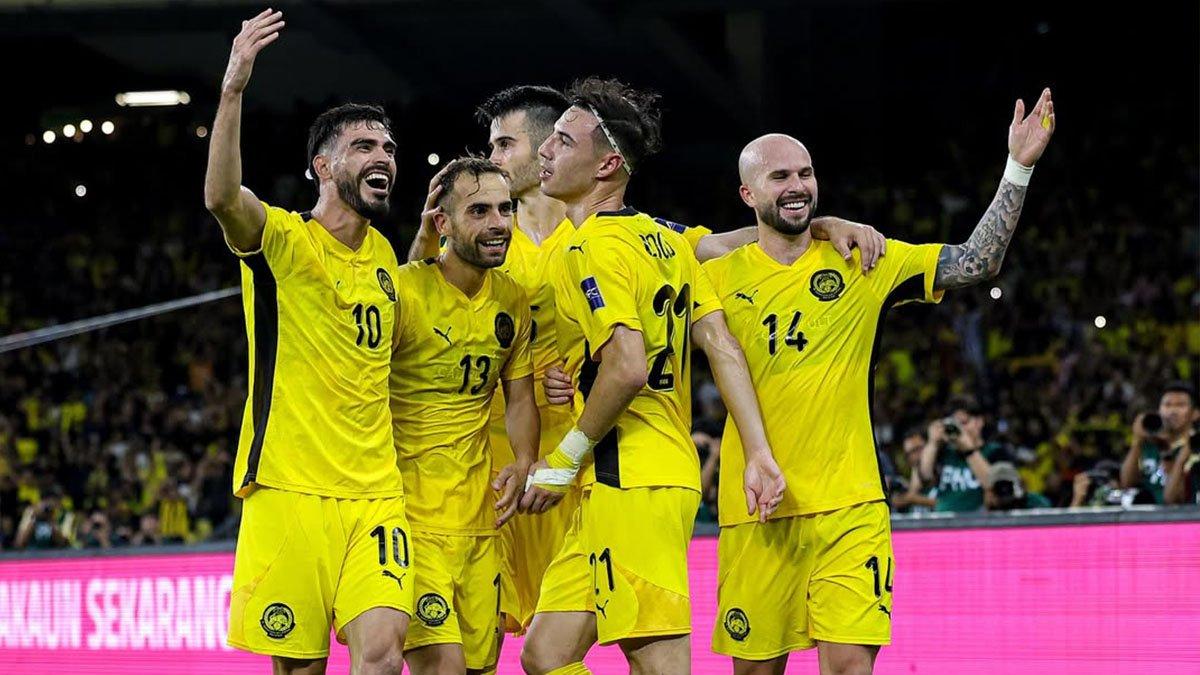 SELEBRASI TIMNAS MALAYSIA - Beginilah gaya selebrasi para pemain Timnas Malaysia saat menang 4-0 dari Vietnam pada pada Kualifikasi Piala Asia 2027, Selasa (10/6/2025) malam. Foto tangkapan layar dari akun Instagram resmi Persatuan Sepak Bola Malaysia.