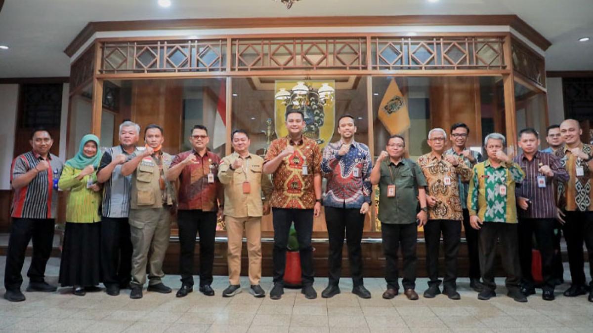PENANGANAN KEKERINGAN KLATEN - Pemkab Klaten bersama BNPB menggelar Rapat Koordinasi Darurat Kekeringan di Ruang Kerja Bupati Klaten, Kamis (18/9/2025).