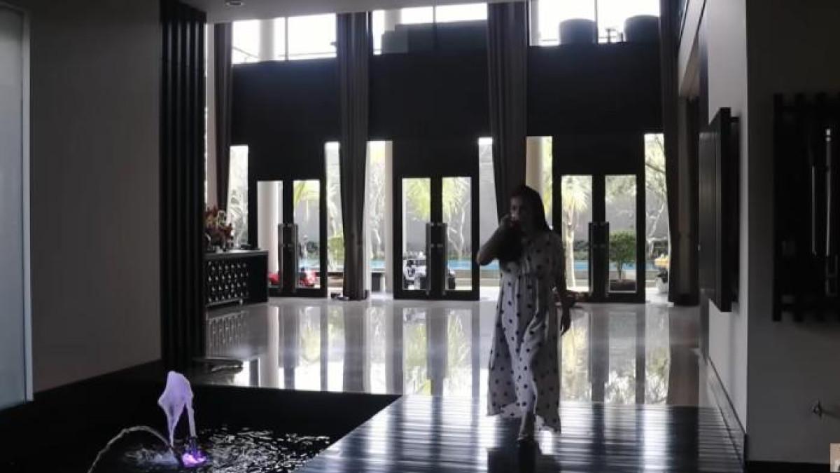 ADIK SYAHRINI CURI FOTO - Penampakan Rumah Chef Devina yang Dikira Penjual Siomay oleh Adik Syahrini, Serasa Tinggal di Hotel.