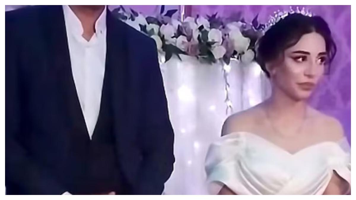 Seorang pengantin wanita dilaporkan bunuh diri setelah gaun pengantin off-shoulder-nya diduga dikritik oleh keluarga mempelai pria karena dianggap 