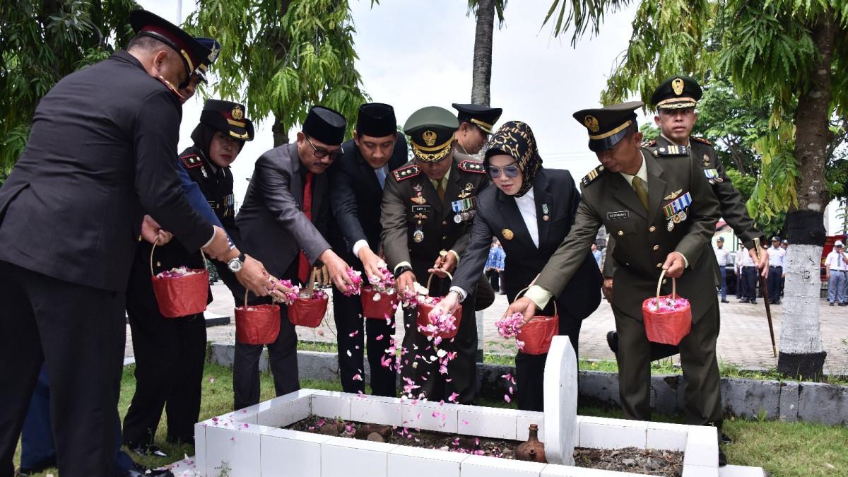 HARI PAHLAWAN - Peringatan Hari Pahlawan Nasional di Kabupaten Sukoharjo, pada Senin (10/11/2025).