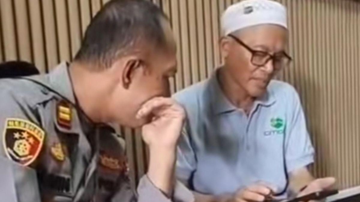 KASUS PEMBUNUHAN - Pihak kepolisian menemui keluarga korban FAN di Kecamatan Tiris, Kabupaten Probolinggo.