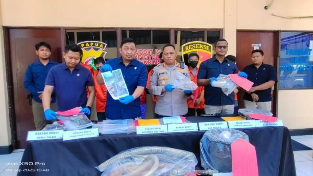 TAMBANG ILEGAL - Polda Papua telah menetapkan enam tersangka kasus dugaan tambang emas ilegal di Kampung Kalipur, Distrik Senggi, Kabupaten Keerom, Papua.
