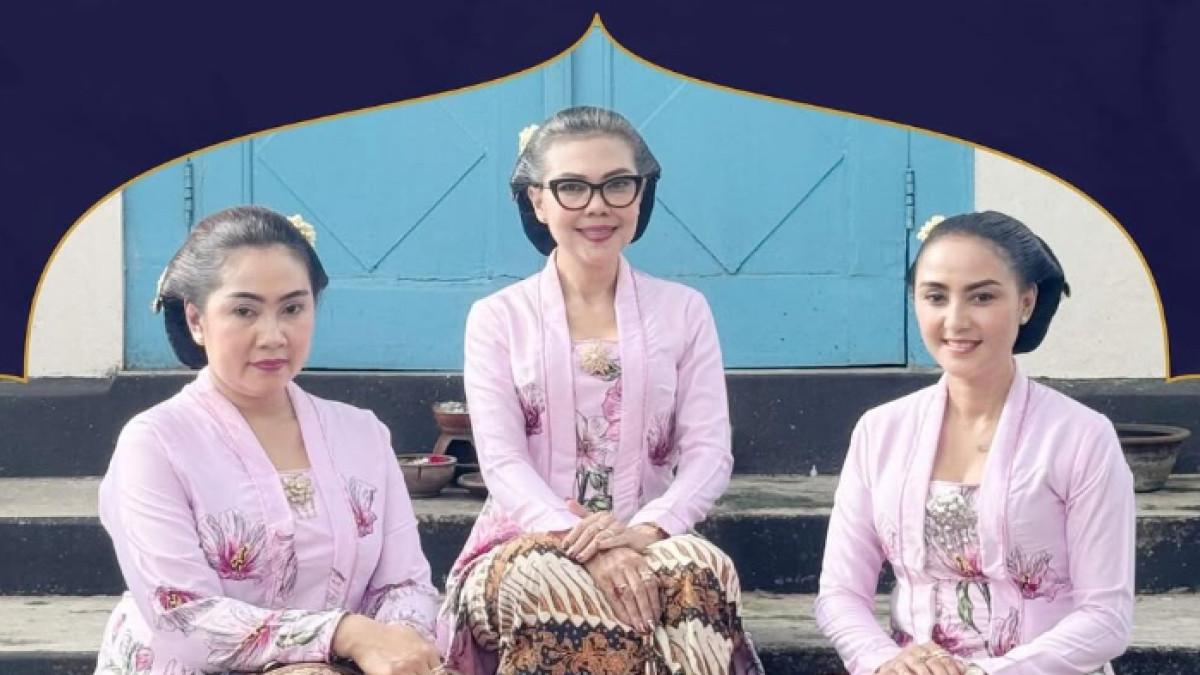 ANAK PB XIII - Potret 3 anak PB XIII dari KRAy. Endang Kusumaningdyah. Ketiganya menerima kekancingan dari PB XIV Hamengkunegoro.