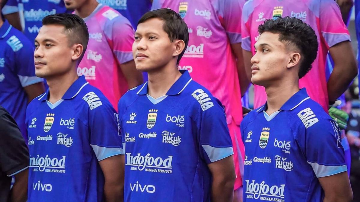 PEMAIN PERSIB - Potret Adam Alis (tengah) pemain bertahan Persib Bandung. Foto diunduh dari Instagram.
