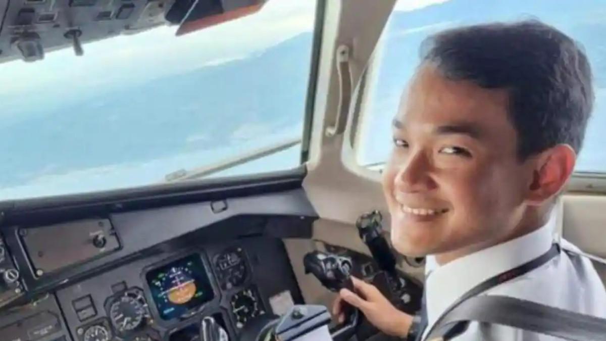 PESAWAT JATUH - Potret Muh. Farhan Gunawan, Co-Pilot pesawat ATR 42‑500, alumni SMP dan SMA Sekolah Islam Athirah Makassar. Pesawat ATR 42‑500 milik Indonesia Air Transport jatuh di perbatasan Kabupaten Maros-Pangkep, Sulawesi Selatan, Sabtu (17/1/2026).