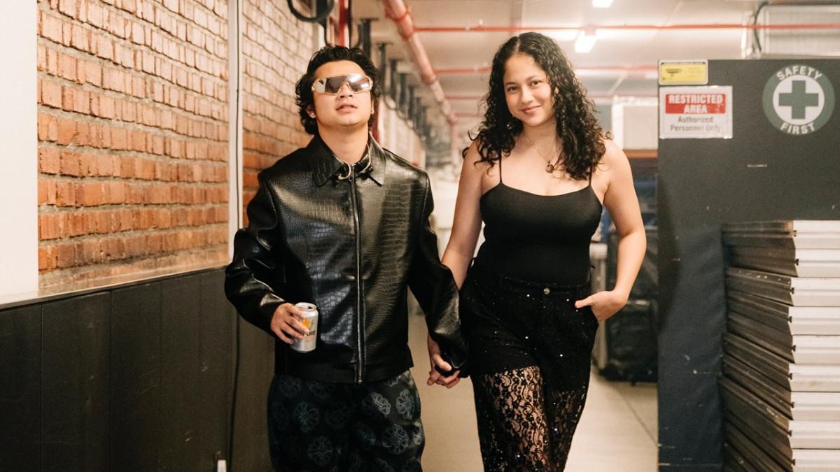 KABAR ARTIS - Potret kemesraan Bastian Steel dan Sitha Marino.