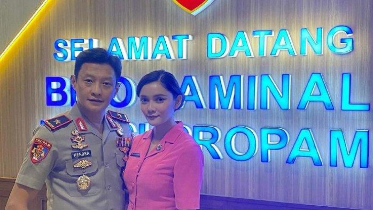 KABAR HENDRA KURNIAWAN - Seali Syah bagikan potret terbaru Hendra Kurniawan, rayakan hari pernikahan ke-6 tahun, disebut suami jadi lebih sabar, hangat, dan perhatian pada 20 September 2025.