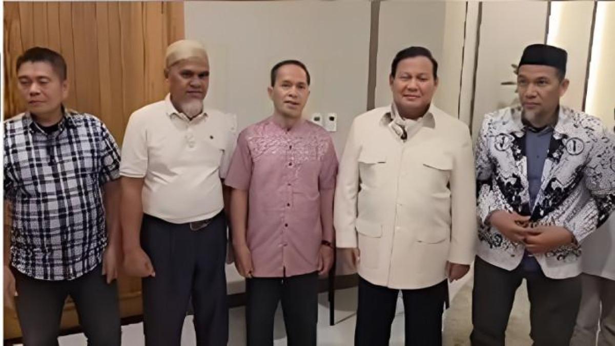 KASUS PEMECATAN GURU- Presiden Prabowo Subianto Tegas memberikan rehabilitasi serta memulihkan nama baik dua guru ASN SMAN 1 Luwu Utara, Rasnal dan Abdul Muis usai PTDH