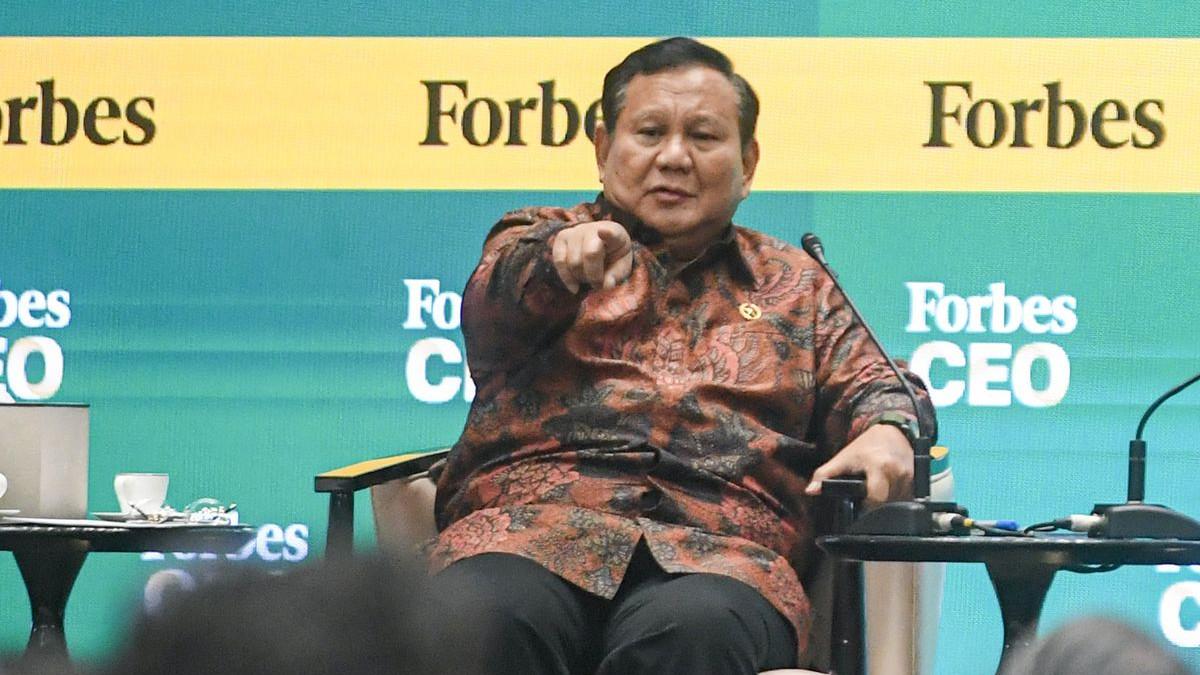 PRESIDEN PRABOWO - Presiden Prabowo Subianto menyampikan paparannya pada Forbes Global CEO Conference 2025 di Jakarta, Rabu (15/10/2025). Dalam acara tersebut Prabowo menyampaikan berbagai program pemerintahannya di antaranya ketahanan pangan, makan bergizi gratis, dan pemberantasan korupsi. ANTARA FOTO/Muhammad Adimaja/tom.