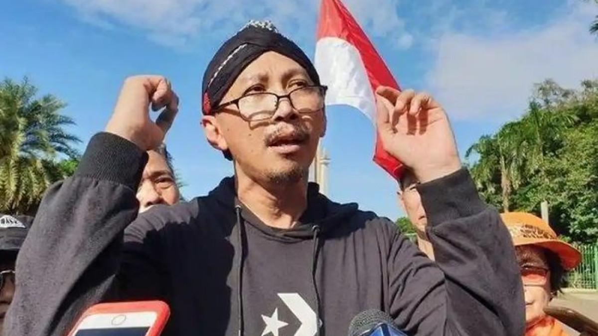 Profil Abu Janda, Sosok Pegiat Medsos yang Viral Usai Diusir dari Acara TV