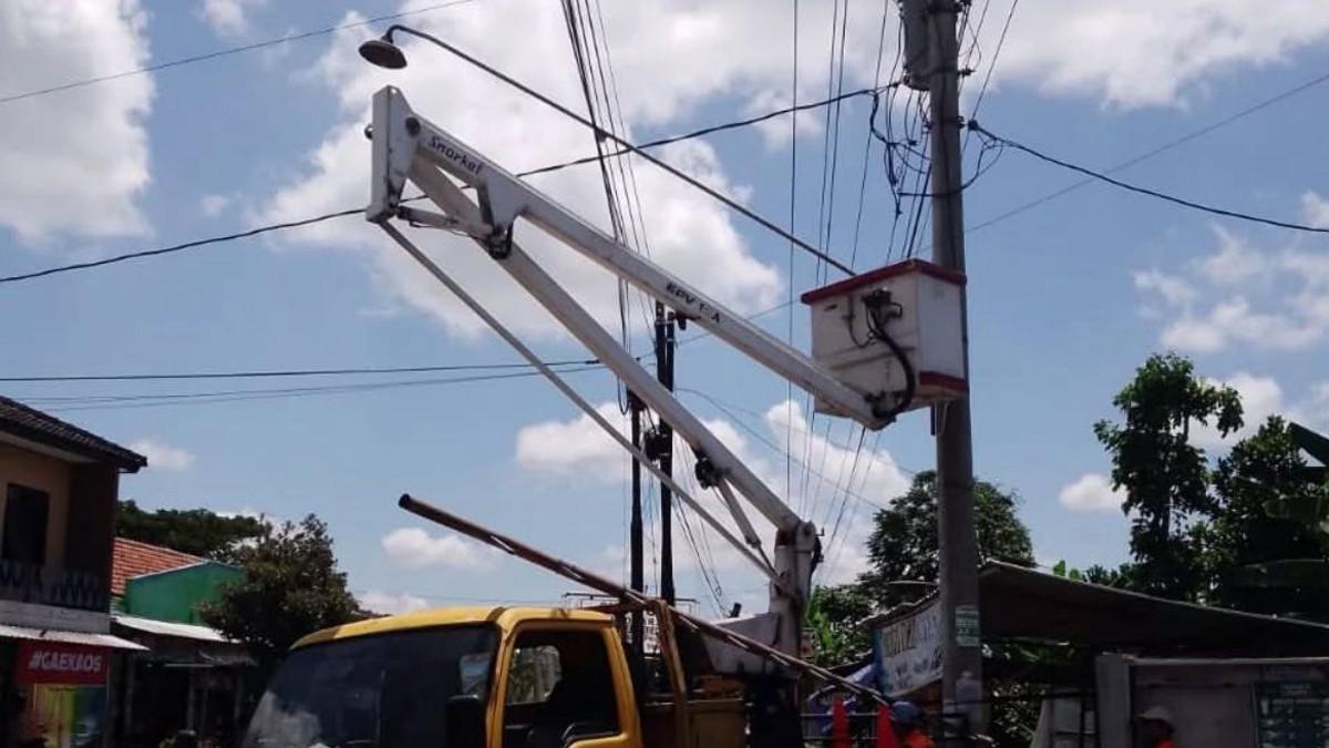 PROGRAM BUPATI SUKOHARJO - Program Terangi Jalanku, salah satu program unggulan Bupati Sukoharjo Etik Suryani dan Wakil Bupati Eko Sapto Purnomo, dipastikan kembali direalisasikan pada tahun 2026.