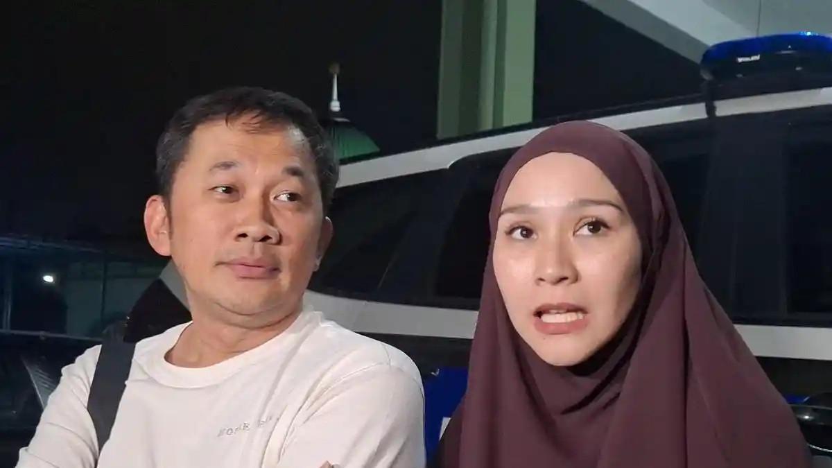 HANUNG DAN ZASKIA - Putri aktris Zaskia Adya Mecca, Kala Madali, menjadi saksi pada kasus dugaan pemukulan Faisal, karyawan ibunya, di Pengadilan Militer Jakarta.