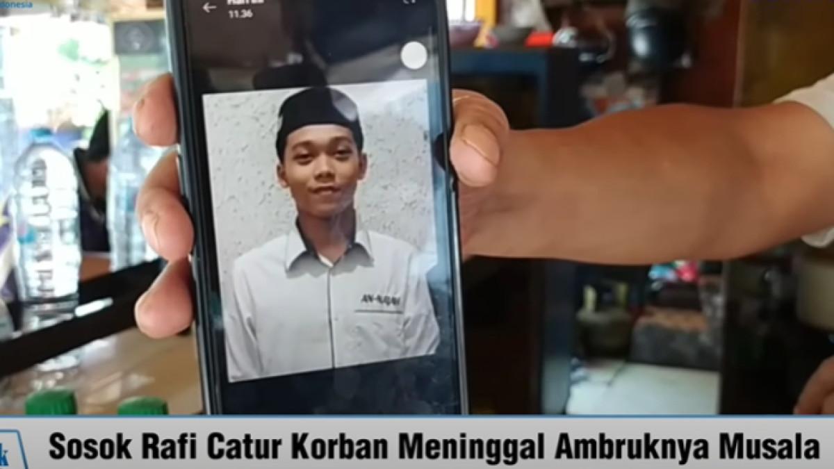KORBAN MUSALA AMBRUK - Sosok Rafi Catur Okta Mulya Pamungkas korban tewas ambruknya musala Ponpes Al Khoziny, Sidoarjo. Ia ternyata mondok karena keinginan sendiri.