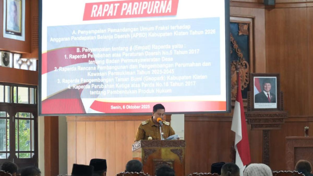 RAPAT DPRD KLATEN - Rapat Paripurna DPRD Klaten dengan agenda Pandangan Umum Fraksi terhadap Anggaran Pendapatan Belanja Daerah (APBD) Kabupaten Klaten Tahun 2026, di Ruang Rapat Paripurna DPRD Klaten, pada Senin (6/10/2025).