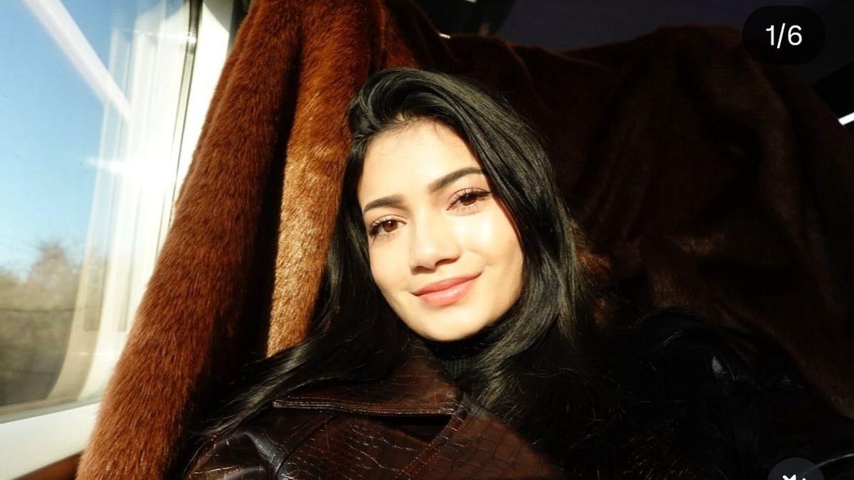 SOSOK ARTIS - Ratu Sofya membagikan foto saat menghabiskan liburan di Swiss.
