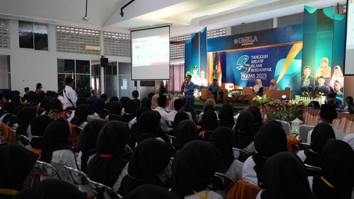 HAMENANG DAN MAHASISWA - Ratusan mahasiswa baru Universitas Muhammadiyah Klaten (UMKLA) ikuti kegiatan PKKMB Tahun 2025, Rabu (1/10/2025).