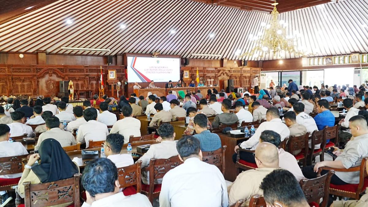 MBG DI KLATEN - Ratusan peserta mengikuti rapat evaluasi Program MBG di Pendopo Pemkab Klaten, Kamis (7/5/2026).