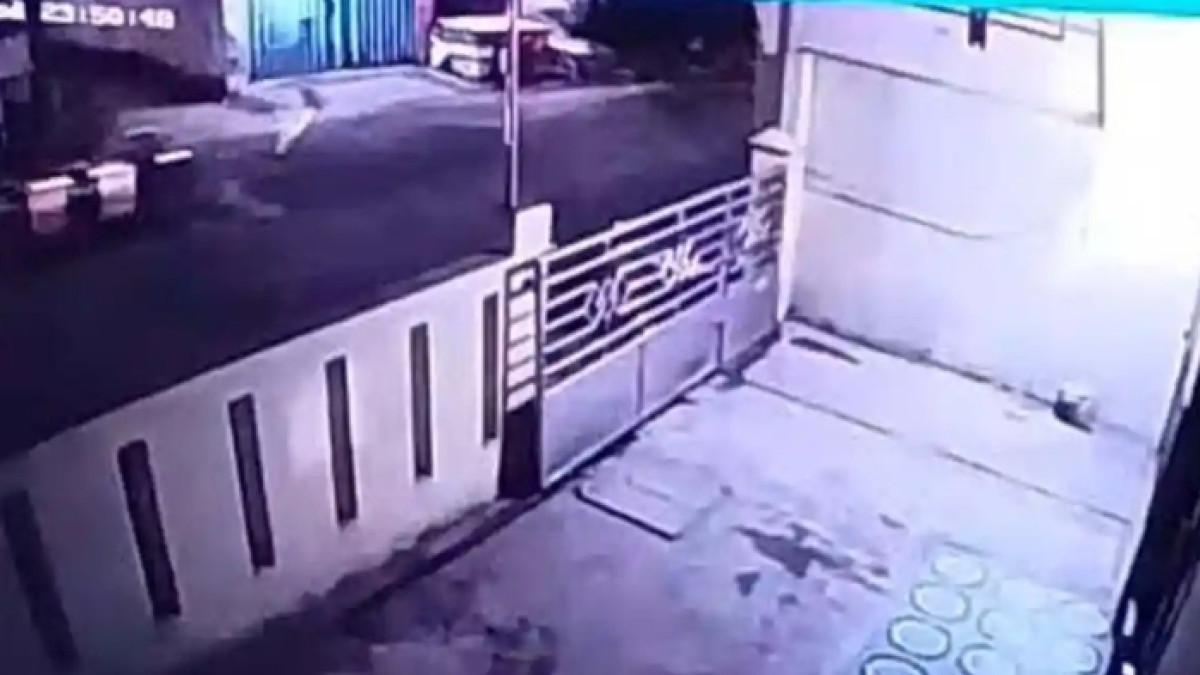 REMAJA TEWAS - Remaja di Bogor tewas bersimbah darah di depan kontrakan, penyebabnya masih misterius dan menggegerkan.