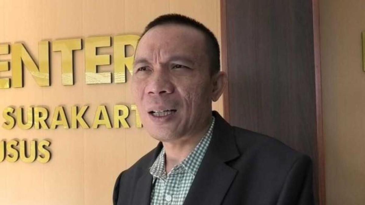 TERSANGKA KASUS IJAZAH JOKOWI - Ahli Forensik Digital Rismon Sianipar saat di Pengadilan Negeri (PN) Solo, Jawa Tengah (Jateng), pada Kamis (12/6/2025), bersamaan berlangsungnya sidang lanjutan gugatan ijazah Presiden ke-7 Joko Widodo (Jokowi). Rismon ditetapkan tersangka kasus tudingan ijazah palsu Presiden Ke-7 RI Joko Widodo (Jokowi).