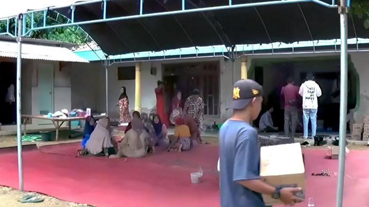 RUMAH DUKA - Suasana di rumah duka Muhammad Mashudulhaq (14), korban ambruknya bangunan di Pondok Pesantren (Ponpes) Al Khoziny Sidoarjo, berlokasi di Desa Majengan, Kecamatan Jrengik, Kabupaten Sampang, Madura, Jawa Timur, Jumat (3/10/2025)