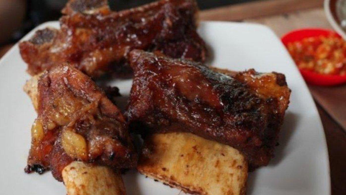 KULINER DI BOYOLAL - Salah satu menu Iga Bakar di Waroeng Iga Pak Wid berlokasi di Jalan Merapi No. 1, Pulisen, Siswodipuran, Bayanan, Siswodipuran, Kec. Boyolali, Kabupaten Boyolali, Jawa Tengah.