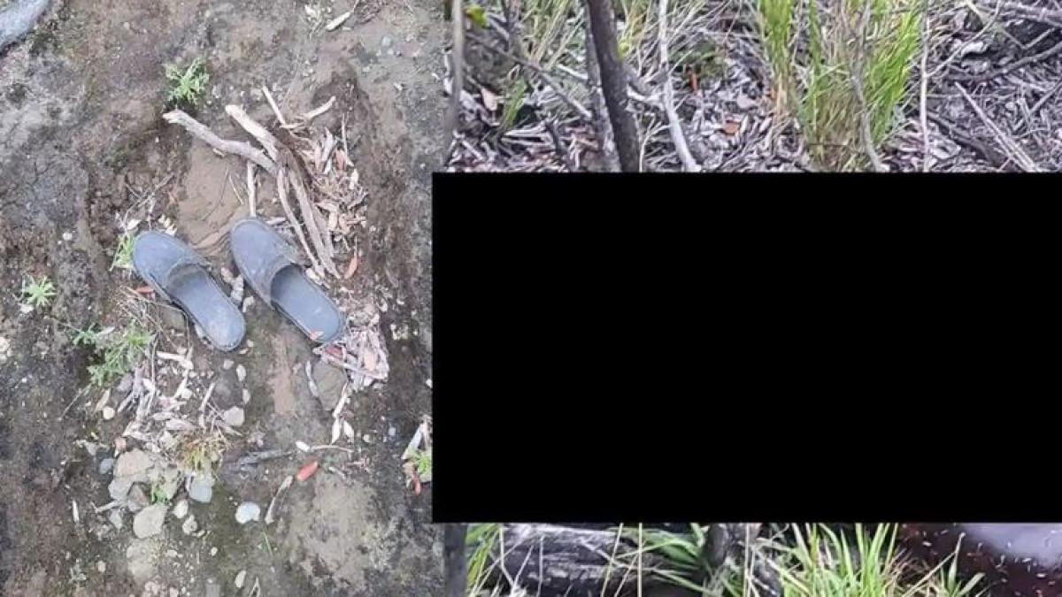 SOSOK MAYAT - Sandal dan mayat yang ditemukan di area kawah Puncak Gunung Ciremai, Kuningan, Jawa Barat, Rabu (29/10/2025). Korban belakangan diketahui berinisial UR (41), warga Dusun 1 Citelang, Desa Sangkanmulya, Kecamatan Cigandamekar, Kuningan, Jawa Barat.