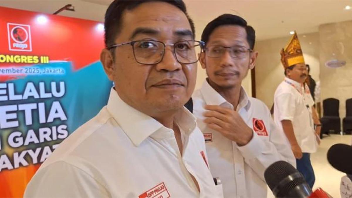 POLEMIK WHOOSH - Sekjen DPP Projo, Handoko ditemui di sela Kongres III Projo yang digelar di Hotel Sahid Jaya, Jakarta, Sabtu (1/11/2025). Handoko menilai persoalan kereta cepat Jakarta - Bandung (Whoosh) tak akan mempengaruhi hubungan baik Prabowo Subianto dengan Jokowi