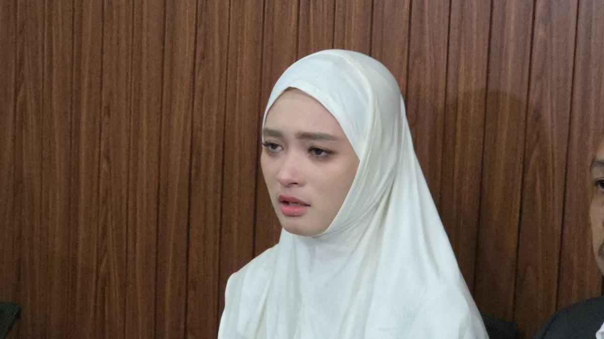 INARA RUSLI MUNCUL - Selebgram Inara Rusli dalam konferensi pers di kawasan Pluit, Jumat (28/11/2025)