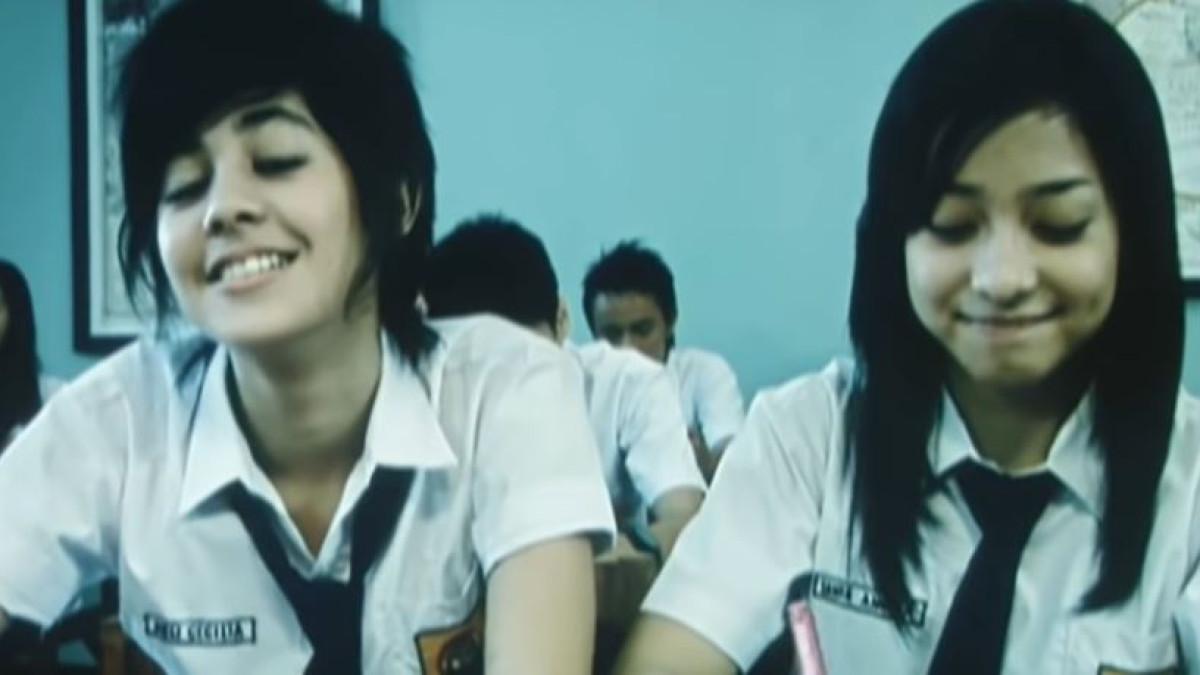 SINETRON NIKITA WILLY - Sinetron berjudul Best Friend yang diperankan Nikita Willy dan Risty Tagor, rilis tahun 2008.