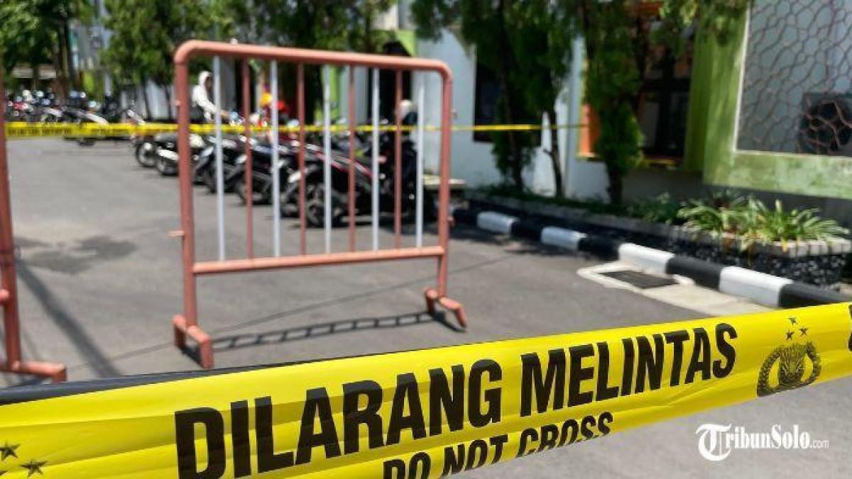 BUNUH DIRI - Situasi kampus UIN Raden Mas Said di Kecamatan Kartasura, Kabupaten Sukoharjo, yang menjadi tempat seorang mahasiswi ditemukan tergeletak setelah melakukan percobaan bunuh diri, Jumat, (17/10/2025) pukul 10.45 WIB.