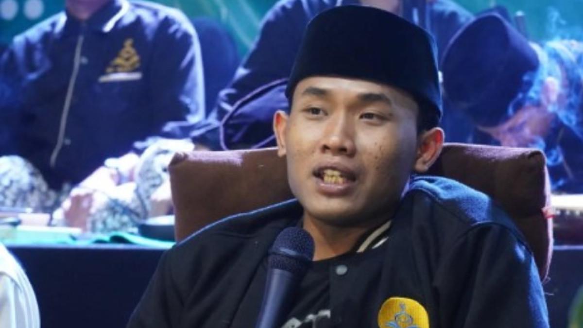 SOSOK GUS VIRAL - Video Gus Elham cium anak-anak di panggung pengajian viral, ia akhirnya mengaku khilaf dan minta maaf.