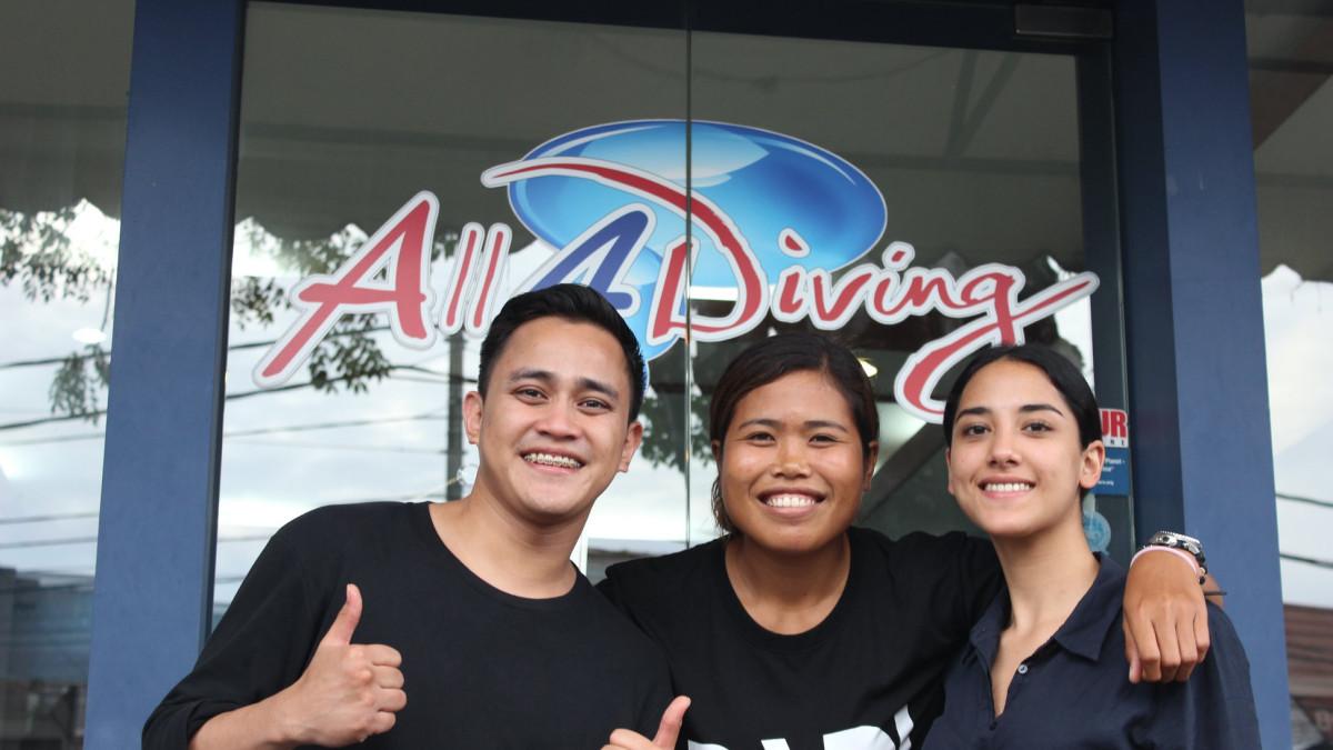 SOSOK VIRAL - Sosok Ilham Aditama HIVI! (paling kiri) mantan pacar Sabrina Alatas. Sabrina Alatas kini digosipkan jadi selingkuhan Hamish Daud.