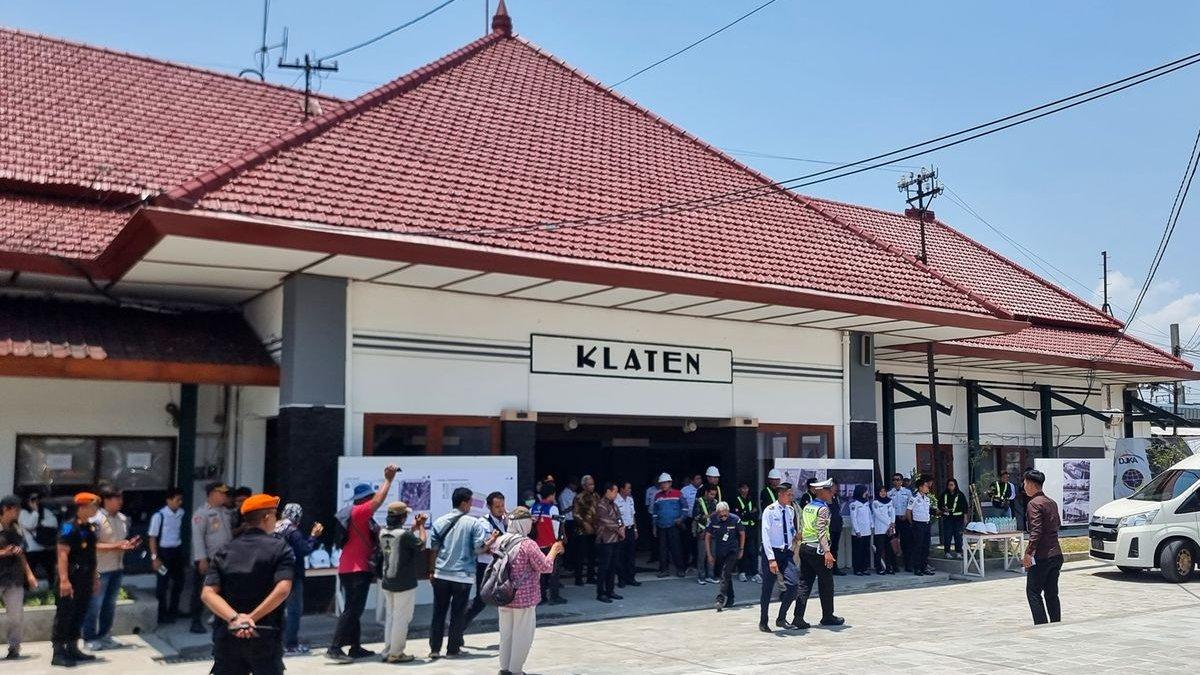 JADWAL KERETA KLATEN - Stasiun Klaten, Jawa Tengah. Jadwal terbaru KRL Jogja-Solo dari Stasiun Klaten.