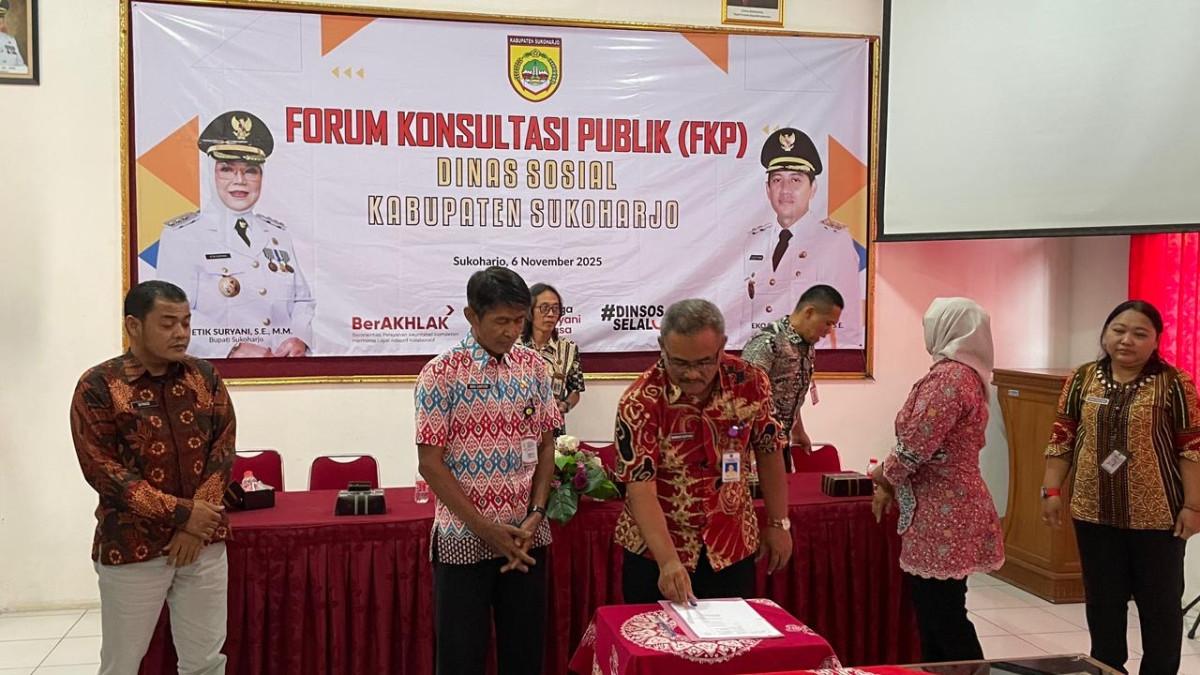 DINSOS SUKOHARJO - Suasana forum konsultasi publik di kantor Dinas Sosial Sukoharjo, Kamis (6/11/2025).