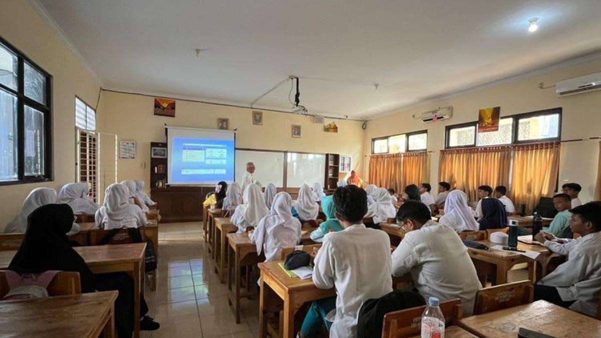 Prediksi Soal  Dan jawaban TKA 2025 SMA: Jika Peluang Hujan Hari Ini 0,4, Maka Peluang Tidak Hujan