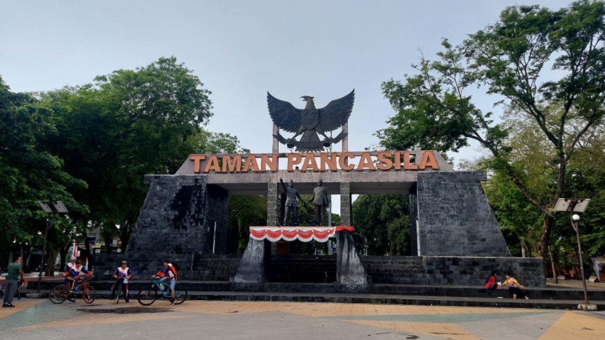 WISATA KARANGANYAR - Taman Pancasila, satu tempat wisata di Karanganyar untuk liburan akhir tahun