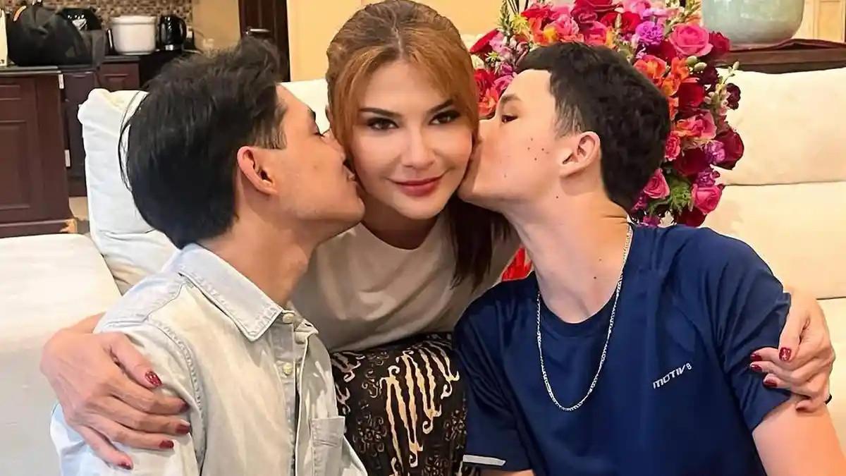POLEMIK TAMARA RASYA - Tamara Bleszynski mengunggah momen hangat makan bersama Teuku Rassya dan Kenzou untuk membungkam spekulasi miring publik.