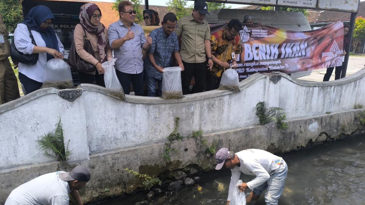 Tebar 50 Ribu Benih Ikan, DPRD Klaten Dorong Ekonomi Warga dan Sinergi Indonesia Emas 2045