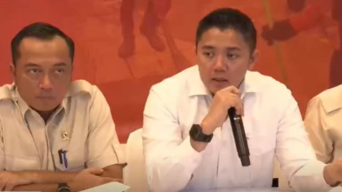 KONFERENSI PERS - Sekretaris Kabinet (Seskab) Teddy Indra Wijaya buka suara terkait bencana banjir dalam konferensi pers, Jumat (19/12/2025). Teddy Indra Wijaya tanggapi soal status bencana nasional.