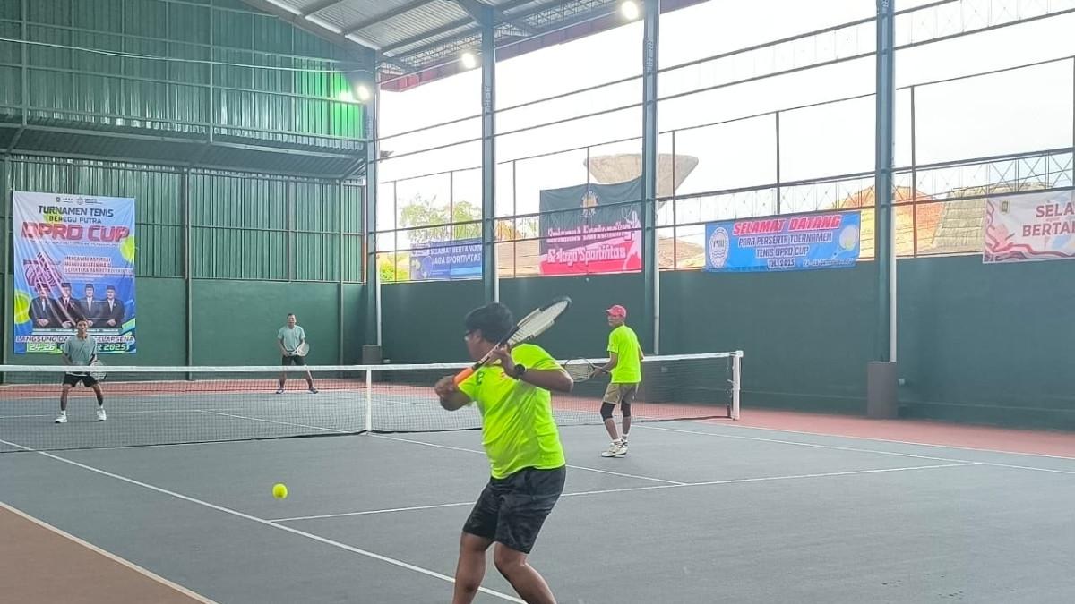 DPRD KLATEN TENIS - Turnamen tenis beregu putra meriahkanperingatan Hari Ulang Tahun (HUT) ke-75 Dewan Perwakilan Rakyat Daerah (DPRD) Kabupaten Klaten.